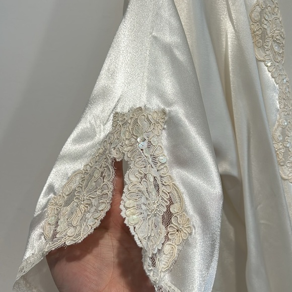 Victoria’s Secret white satin bridal lace sequins, short robe one size white - Picture 2 of 6